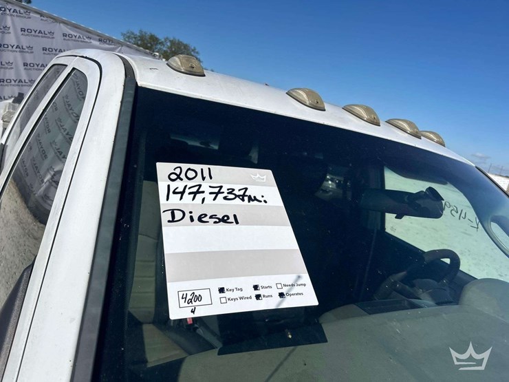 2011-dodge-ram-3500-image-21