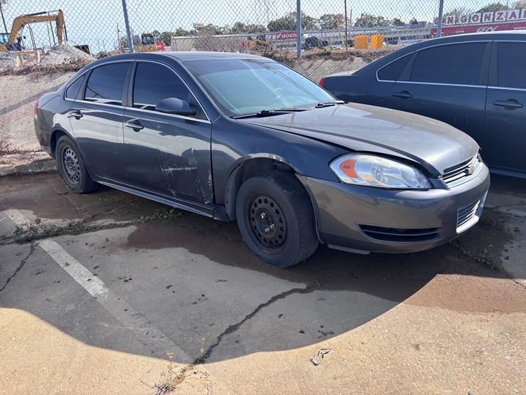 #14-•-2011-chevrolet-impala-image-1