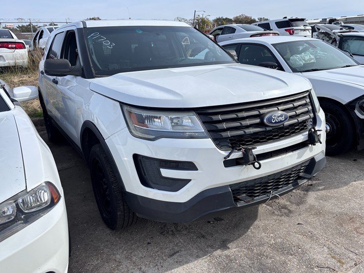 #55-•-2017-ford-interceptor-|-no-keys-image-2