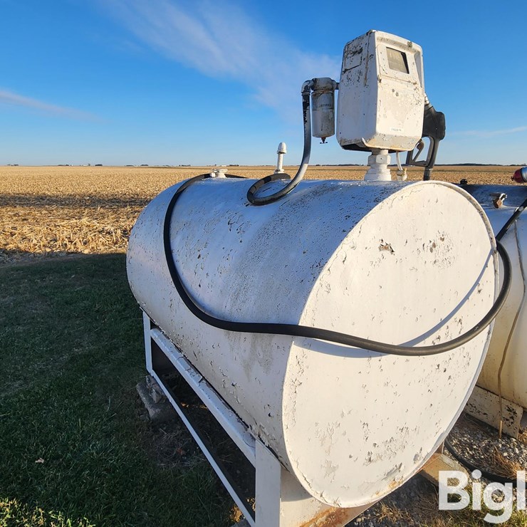 500 Gal Fuel Tank w/ Electric Pump