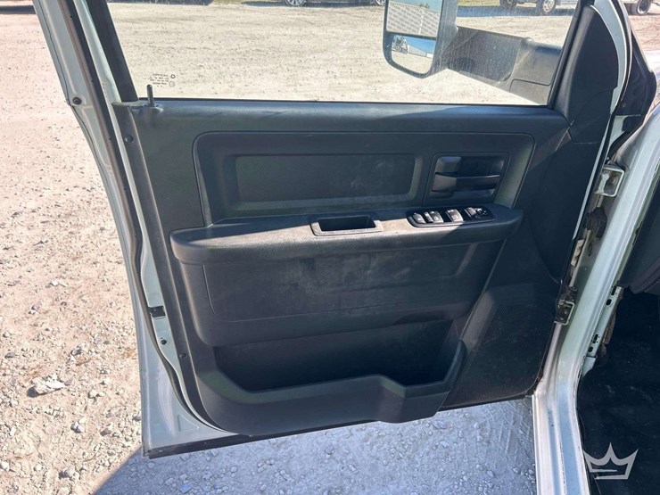 2011-dodge-ram-3500-image-14