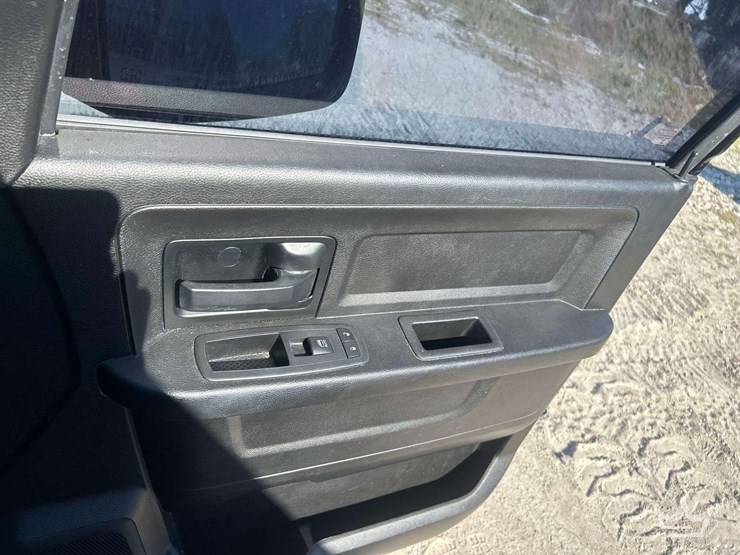 2019-dodge-1500-image-27