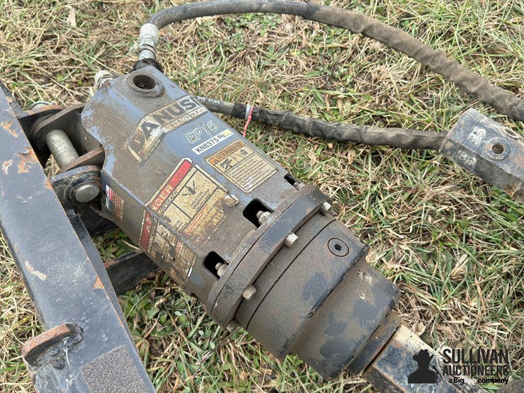 danuser-ep15-skid-steer-hydraulic-auger-digger-image-12