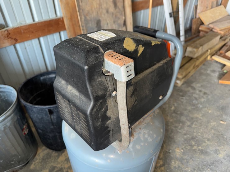 #7677-•-performax-air-compressor-image-3