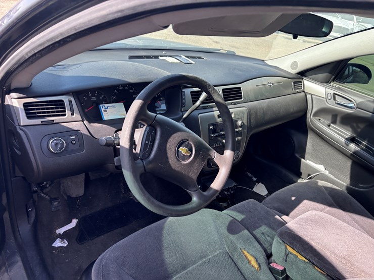 #13-•-2011-chevrolet-impala-image-5