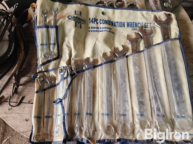 assorted-wrenches/storage-shelving-w/-fasteners-image-14