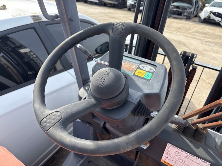 2005-toyota-7fbcu25-image-9