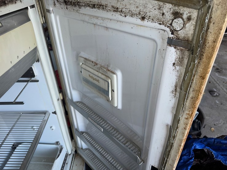 #7676-•-vintage-hot-point-refrigerator-image-11
