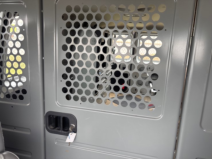 #96-•-2013-dodge-e-150-cargo-van-image-4