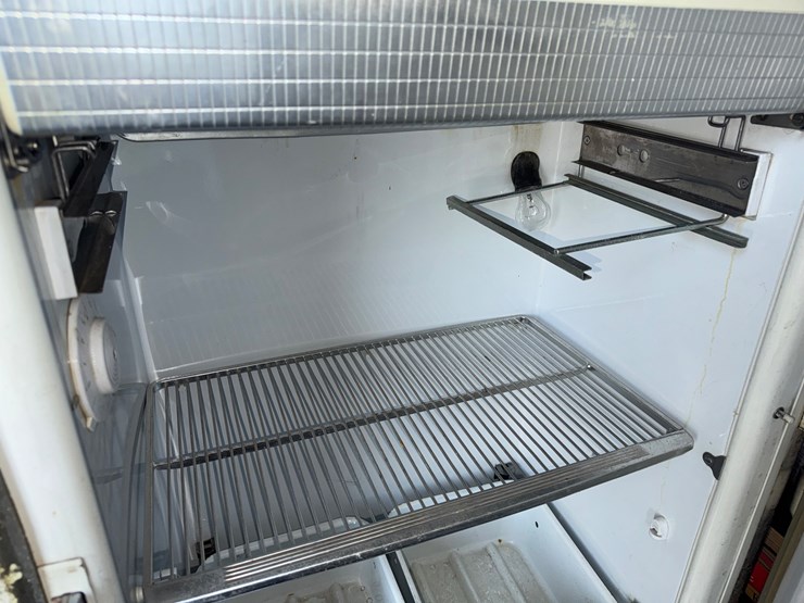 #7676-•-vintage-hot-point-refrigerator-image-9
