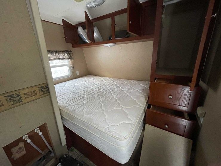 #7368-•-zinger-camper-trailer-(no-title)-image-10