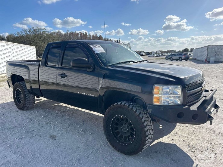 2013-chevrolet-silverado-1500-image-2