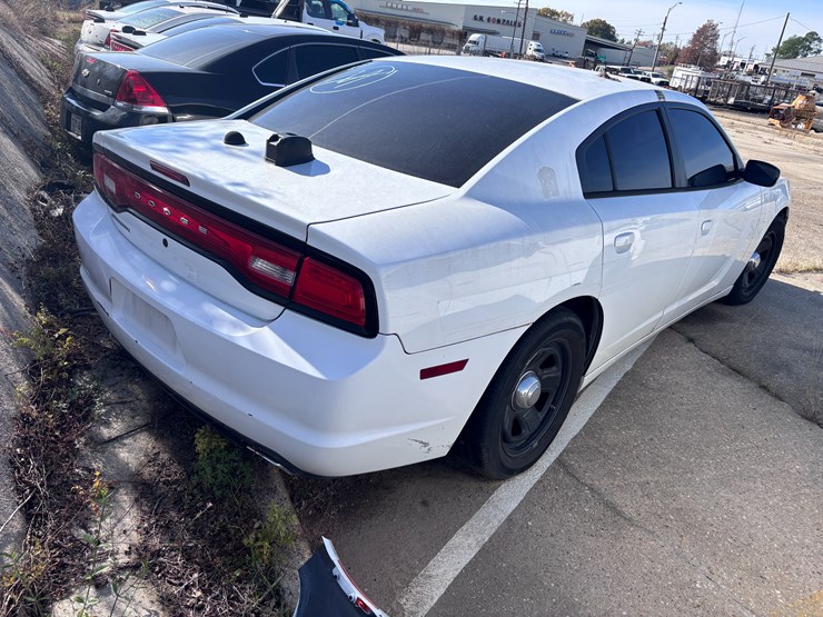 #7-•-2013-dodge-charger-image-3