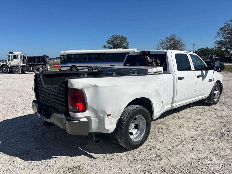 2011-dodge-ram-3500-image-3