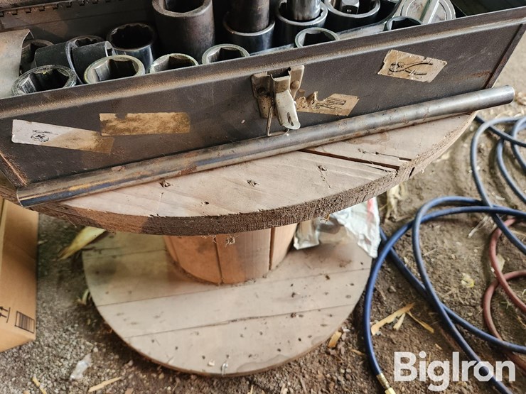 assorted-wrenches/storage-shelving-w/-fasteners-image-8