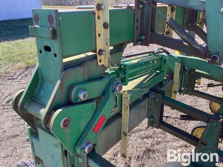 john-deere-845-image-17