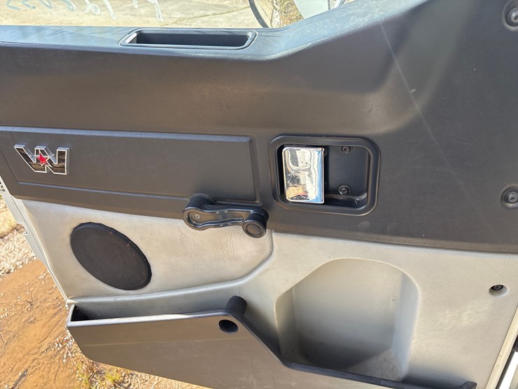 2017-western-star-4700-image-13