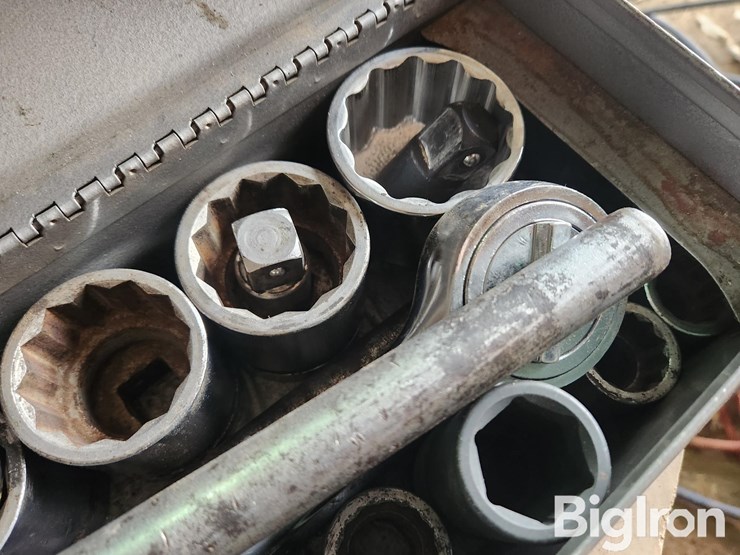 assorted-wrenches/storage-shelving-w/-fasteners-image-6