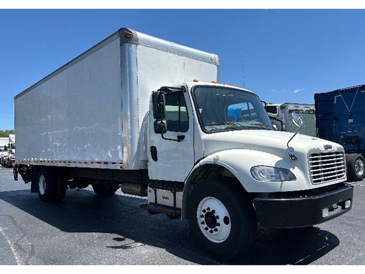2017-freightliner-m2-106-image-1