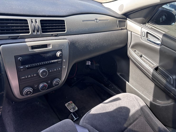 #14-•-2011-chevrolet-impala-image-10