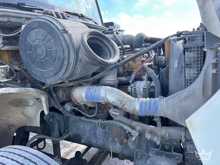 2002-freightliner-fl112-image-8