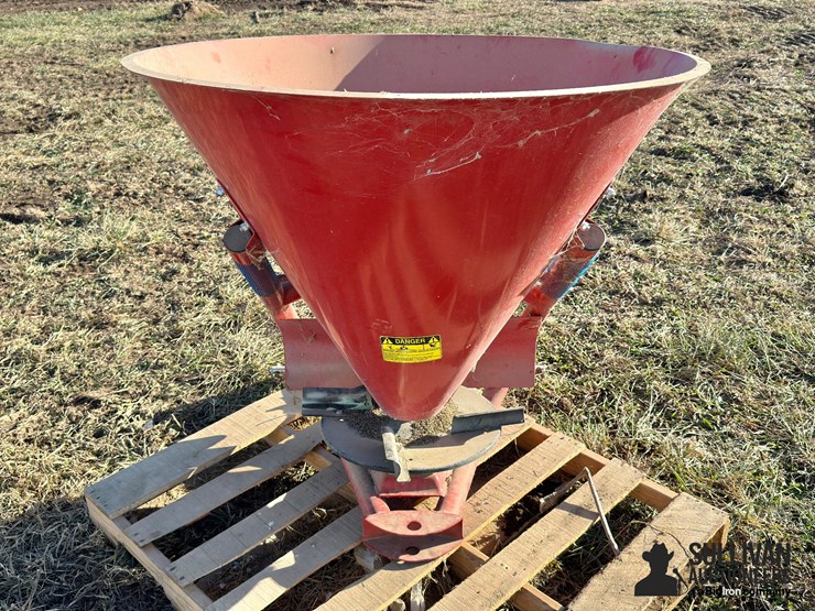 2022-behlen-country-3-pt-fertilizer-spreader-image-6