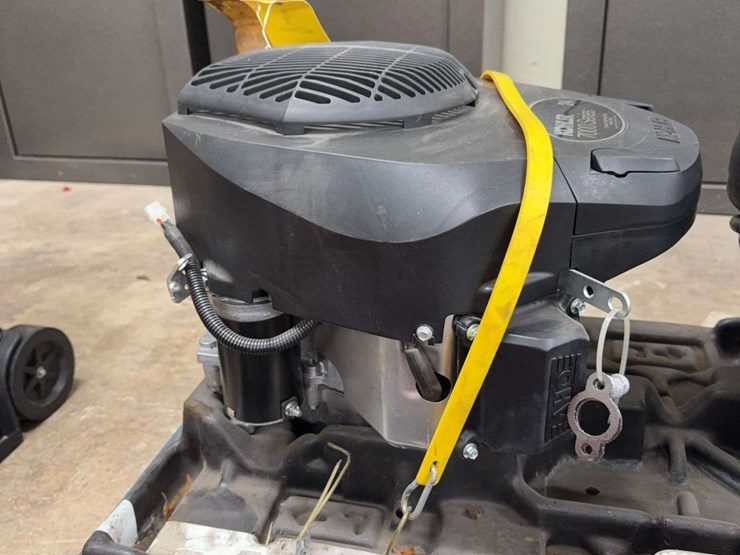 unused-vertical-shaft-kohler-7000-series-twin-cycle-24-hp-gas-engine-image-2