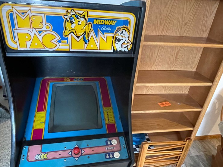 #7372-•-vintage-ms.-pac-man-arcade-game-image-2