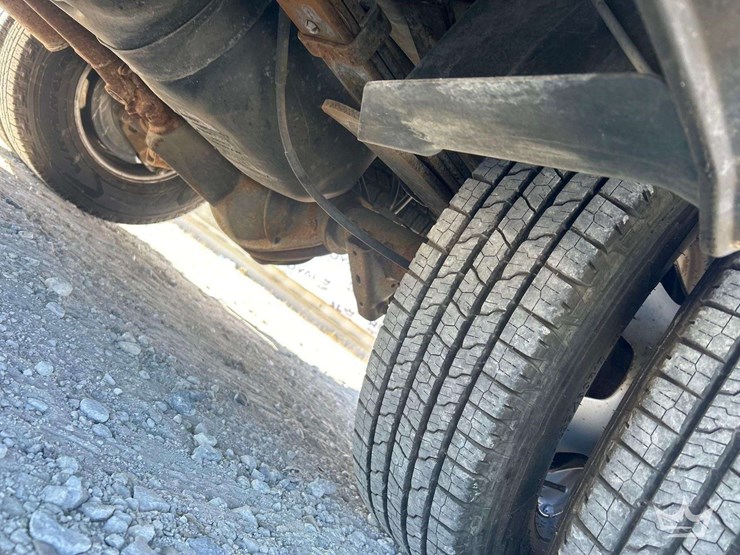 2011-dodge-ram-3500-image-23