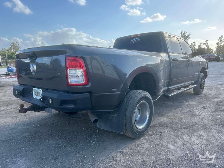 2020-dodge-3500-image-3