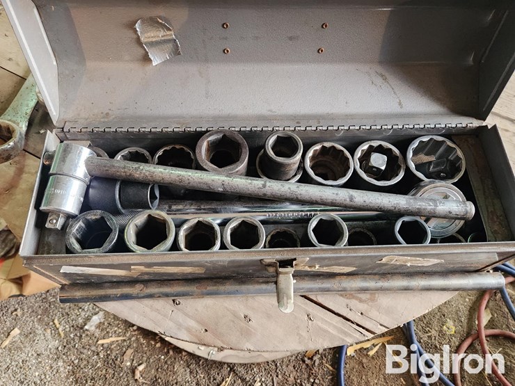 assorted-wrenches/storage-shelving-w/-fasteners-image-5