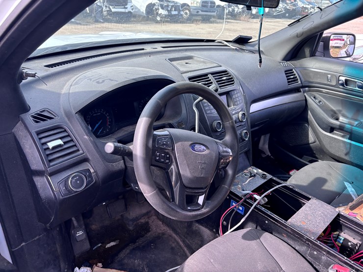 #55-•-2017-ford-interceptor-|-no-keys-image-8