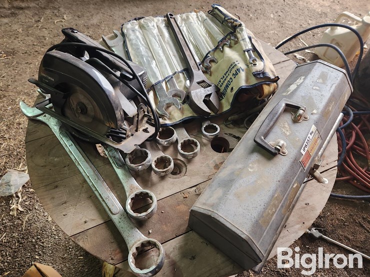 assorted-wrenches/storage-shelving-w/-fasteners-image-3