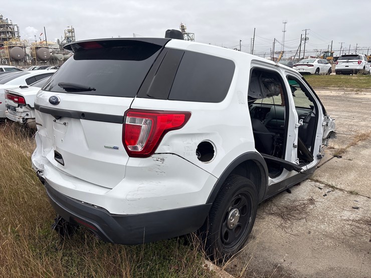 #88-•-2017-ford-interceptor-image-3