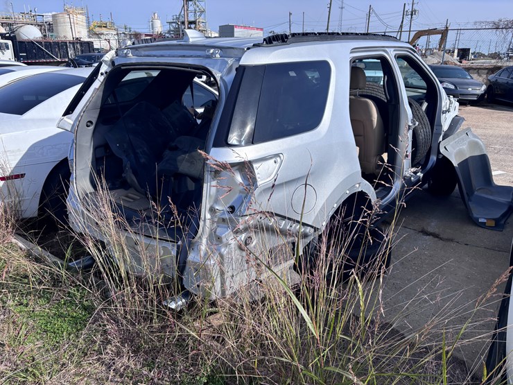 #34-•-2017-ford-interceptor-image-3