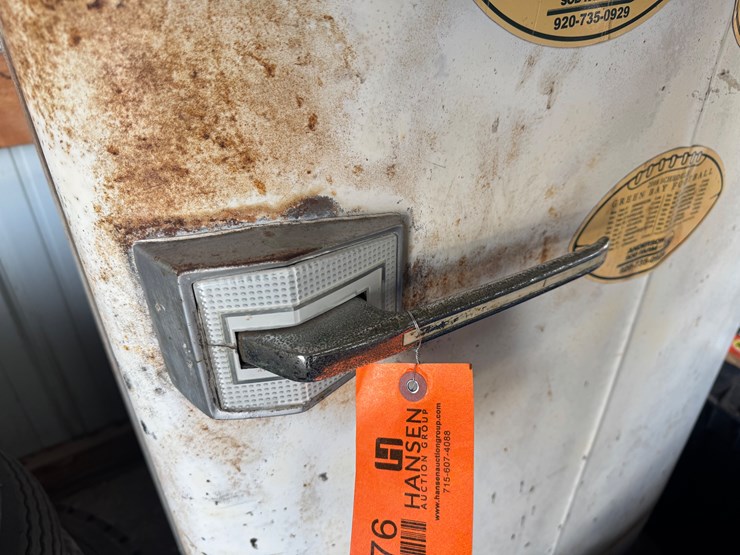 #7676-•-vintage-hot-point-refrigerator-image-4