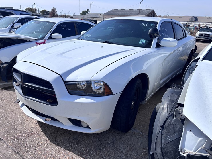 #31-•-2014-dodge-charger-image-2