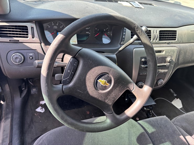 #13-•-2011-chevrolet-impala-image-7