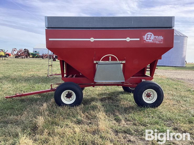 ez-trail-1348-b-400-bu-gravity-wagon-image-7