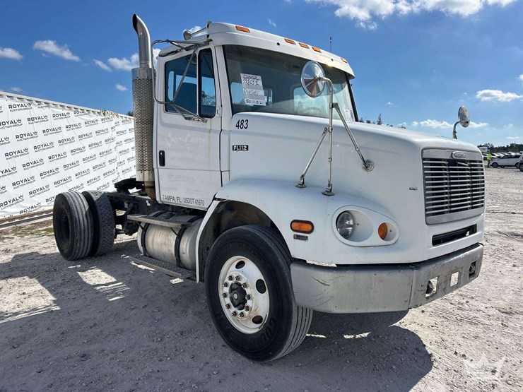 2002-freightliner-fl112-image-2