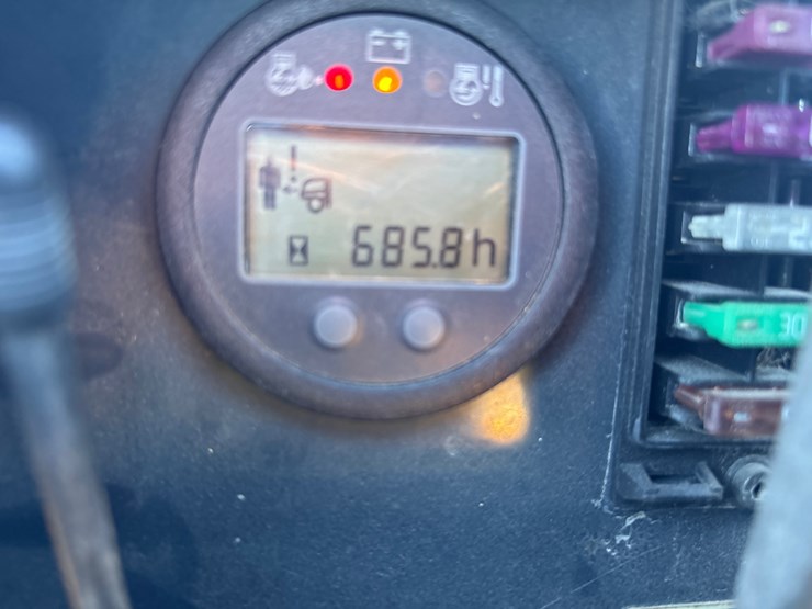 #30088-•-2018-bomag-bmr8500-trench-compactor-image-11