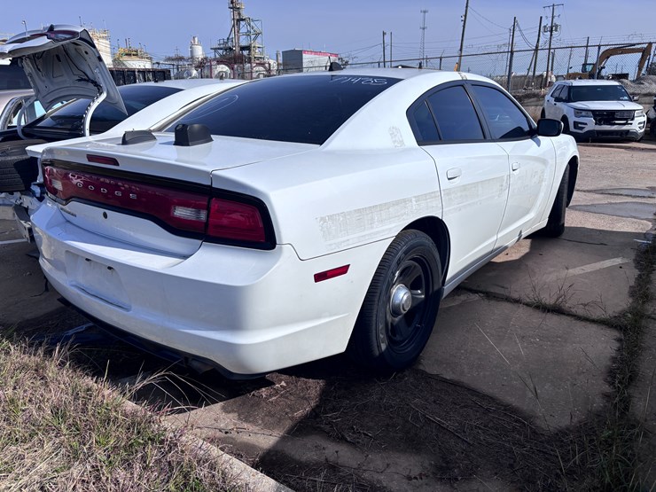 #31-•-2014-dodge-charger-image-3