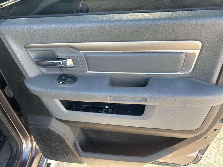 2014-dodge-1500-image-24