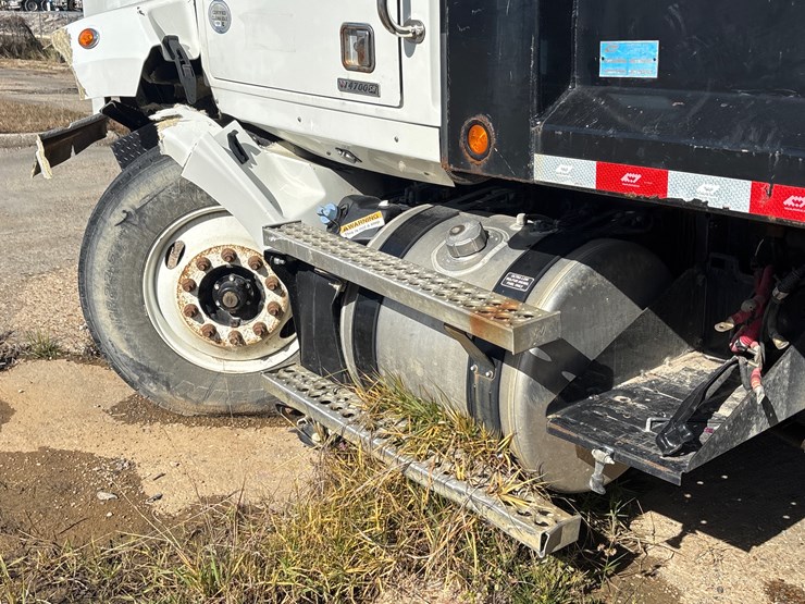 2017-western-star-4700-image-6