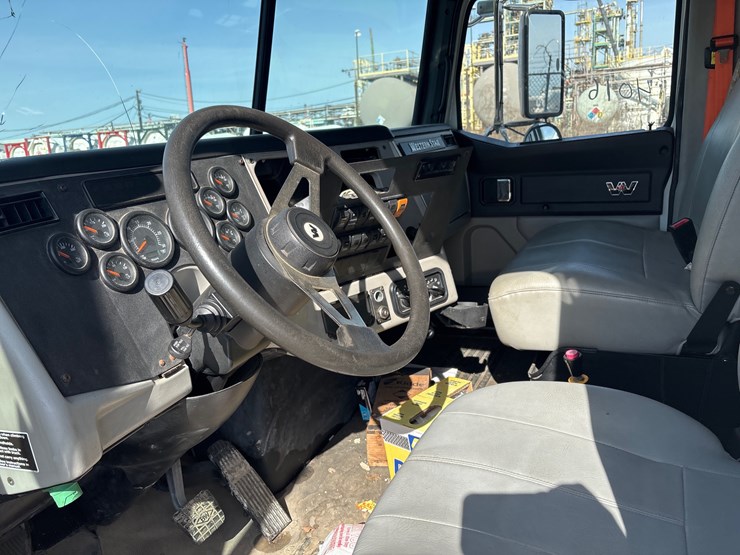 2017-western-star-4700-image-9
