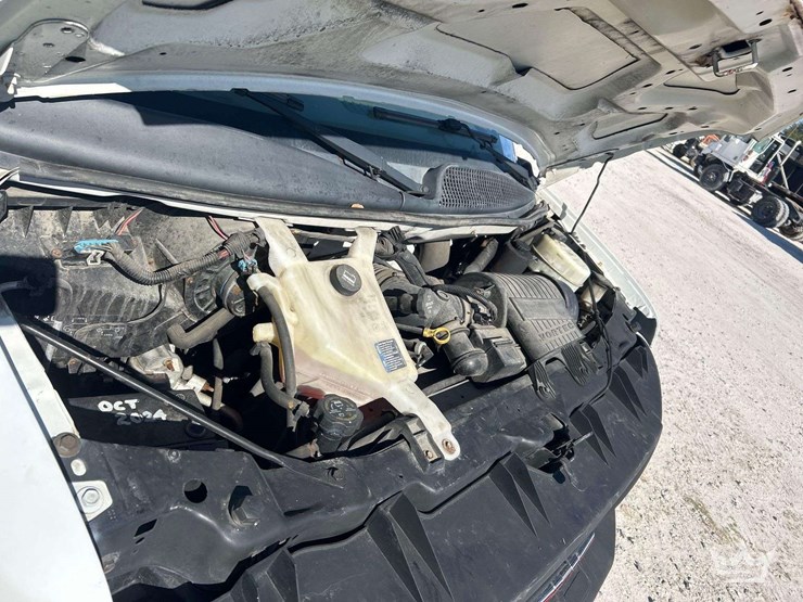 2014-gmc-3500-image-8