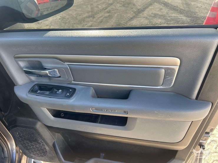 2014-dodge-1500-image-26