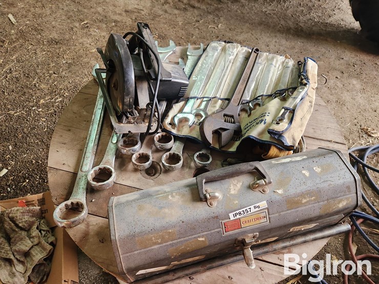 assorted-wrenches/storage-shelving-w/-fasteners-image-2