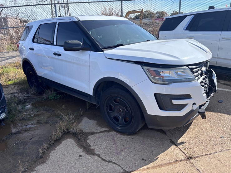 #20-•-2017-ford-intreceptor-image-2