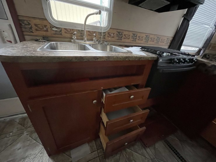 #7368-•-zinger-camper-trailer-(no-title)-image-16